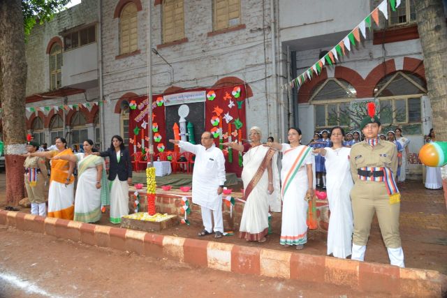 77th Independence Day Celebration at MGE Society's Huzurpaga Smt. Durgabai Mukunddas Lohiya Mahila Vanijya Mahavidyalaya