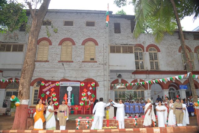 77th Independence Day Celebration at MGE Society's Huzurpaga Smt. Durgabai Mukunddas Lohiya Mahila Vanijya Mahavidyalaya
